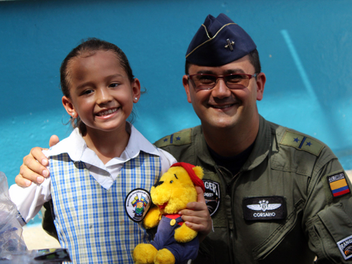 Fuerza Aérea benefició 180 niños de escasos recursos