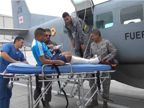 Infante de marina es trasladado por la Fuerza Aérea desde el Caquetá hasta la capital del país