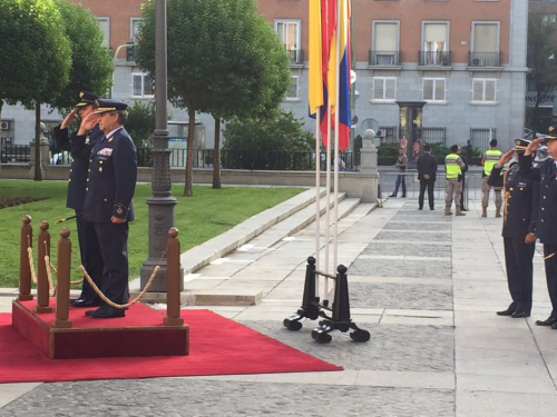 Comandante Fuerza Aérea Colombiana visita el Ejército del Aire Español