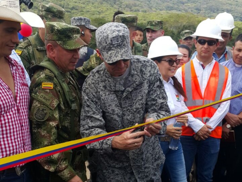 Inauguración puente militar sobre el Río Charte