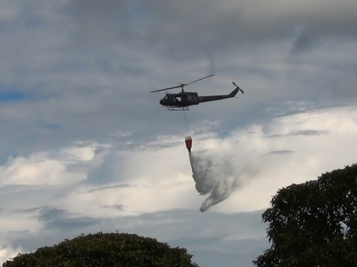 Fuerza Aérea realiza extinción de incendios en Solano, Caquetá