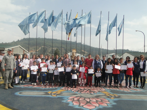 Niños y jóvenes continúan sus estudios gracias a la Fuerza Aérea