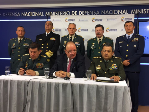 Comandante FAC asiste a rueda de prensa 