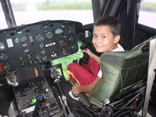 Los mejores estudiantes de Icononzo fueron ‘Pilotos por un día’ de la Fuerza Aérea Colombiana