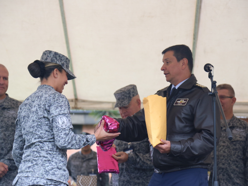 Las damas del aire reciben homenaje en su día 