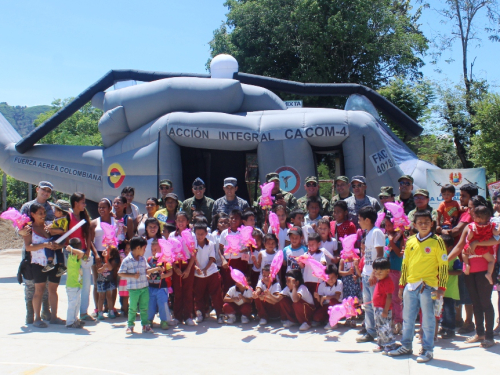 Fuerza Aérea Colombiana celebró el día de los niños en Ortega, Tolima