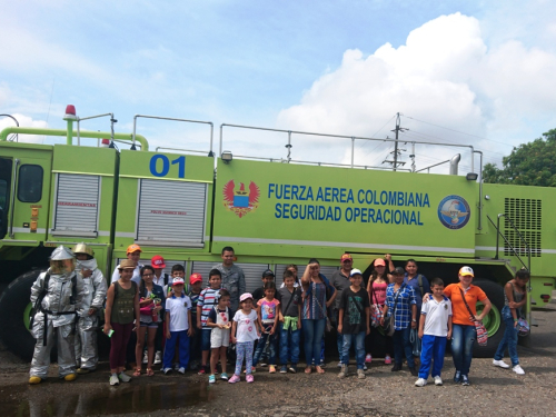 En el mes de los niños población infantil de Victoria, Caldas visita la Base Aérea de Palanquero