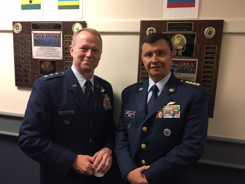 Comandante Fuerza Aérea recibe reconocimiento en Estados Unidos