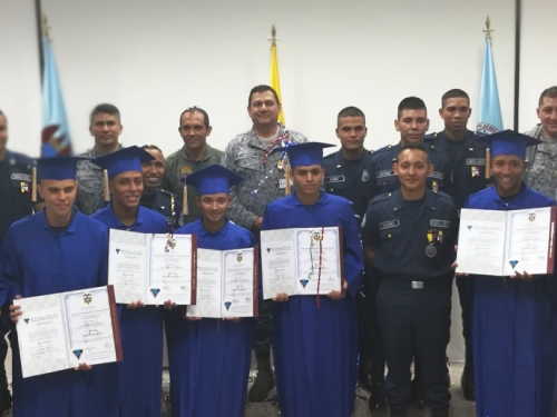 Soldados de aviación terminan su servicio militar y se gradúan como bachilleres académicos  