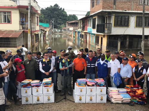 Fuerza Aérea Colombiana visita las zonas afectadas por la creciente del río Cauca