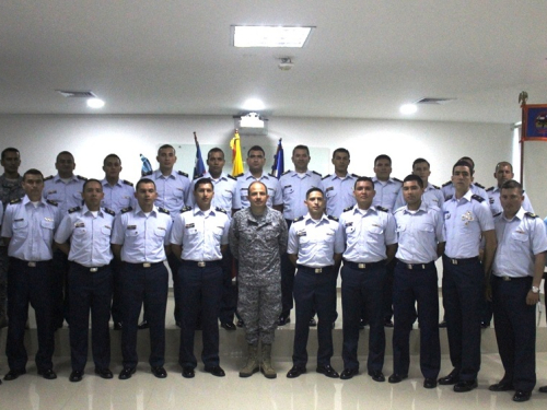 Culminó curso internacional de técnico en mantenimiento y tripulante de vuelo de los helicópteros UH-1H  y HUEY II 