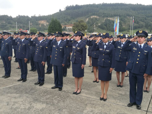 Ceremonia de ascensos en la Escuela de Suboficiales de la Fuerza Aérea 