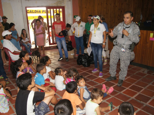 Ayudas humanitarias son entregadas a familias damnificadas en Puerto Salgar, Cundinamarca 