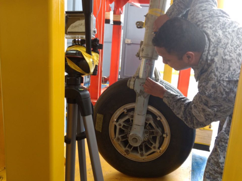 Laboratorio de ensayos de CAMAN adelanta pruebas de partes para aviones de combate