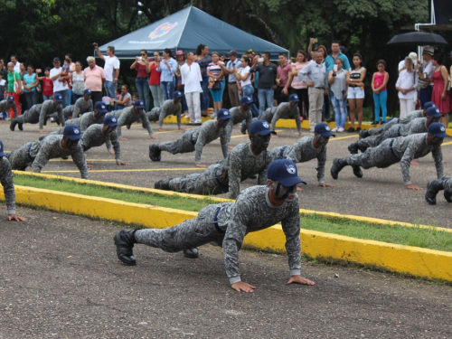 Soldados reciben primera visita de sus familias tras ingresar al servicio militar