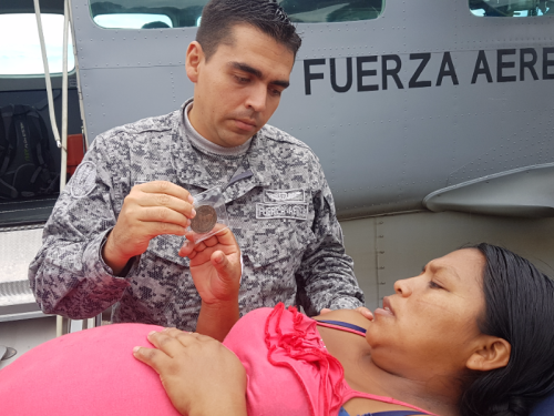 Fuerza Aérea traslada mujer indígena en delicado  estado de salud