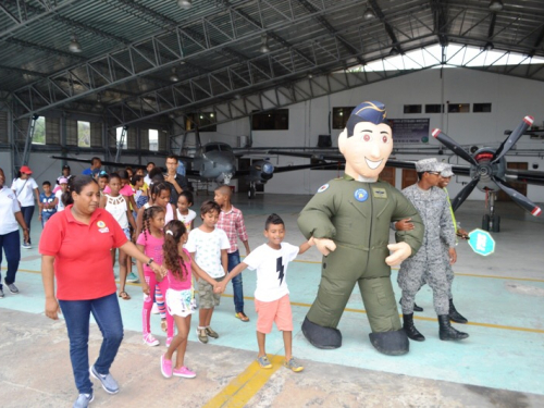 Ludoteca Naves Chills se hizo presente en el Grupo Aéreo del Caribe