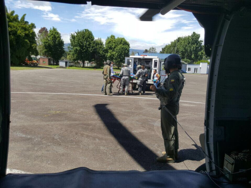 Fuerza Aérea Colombiana salva la vida de un líder indígena herido con arma de fuego