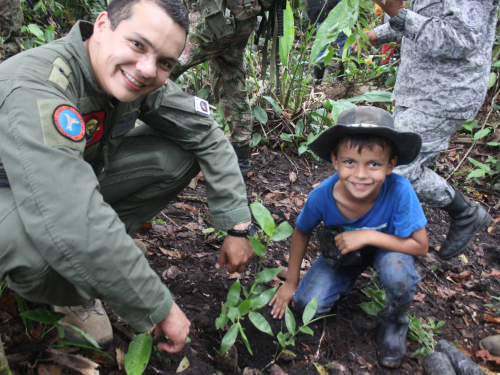La Fuerza Aérea Colombiana promovió jornada de reforestación en Villarrica, Tolima