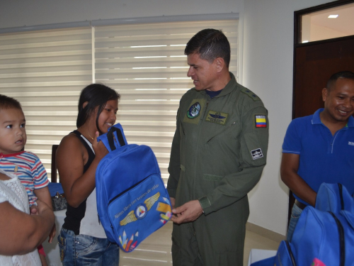 Fuerza Aérea Colombiana donó ayuda humanitaria a comunidad indígena