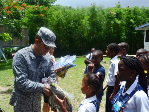 Estudiantes de la escuela Bombona de la Isla de Providencia mejorarán sus condiciones gracias a la Fuerza Aérea