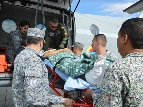 Avión ambulancia de CATAM realiza traslado aeromédico de tres personas desde Puerto Leguízamo hasta Bogotá