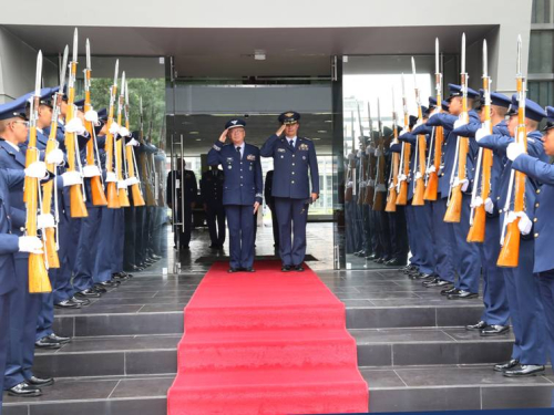 General Carlos Eduardo Bueno recibe al Comandante de la Fuerza Aérea de Brasil 