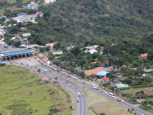 Fuerza Aérea garantiza la seguridad de las principales vías durante puente festivo 