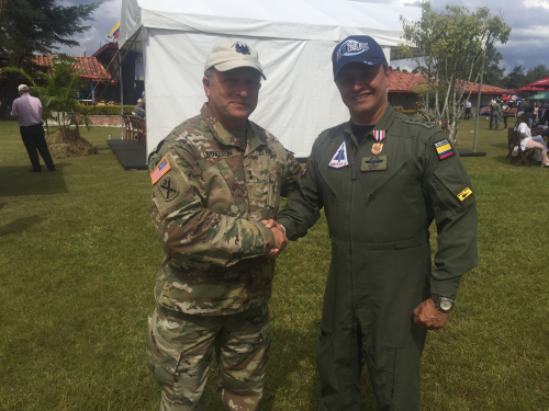 Comandante FAC recibe condecoración de la Guardia Nacional de Carolina del Sur