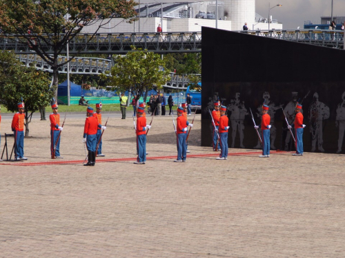 Colombia conmemora "Día de los Héroes de la Nación y sus Familias"