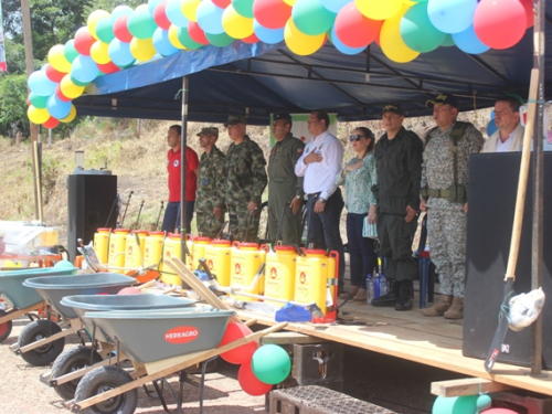 Fuerza Aérea Colombiana participó en la celebración del Día del Campesino en el Guainía  