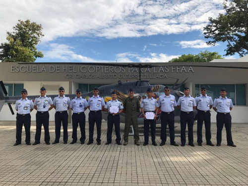 Suboficiales de la Fuerza Aérea de Honduras se certificaron en el primer curso de eléctricos y aviónica para helicópteros UH-1H