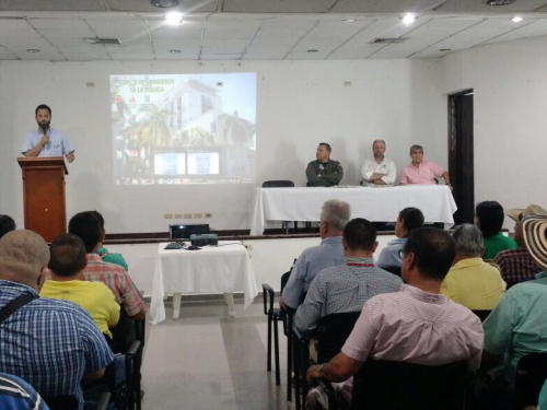 Comando Aéreo de Combate No. 1 continúa apoyando medidas para la erradicación de la fiebre aftosa