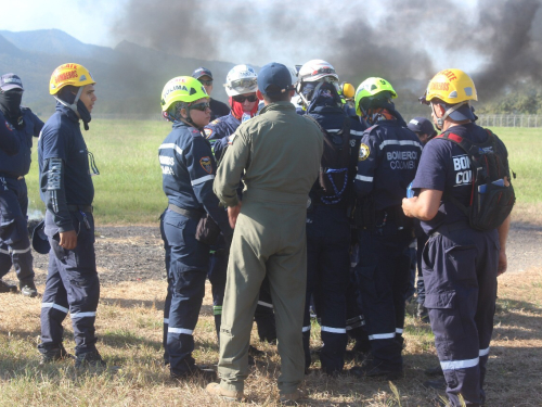 Fuerza Aérea capacitó a Bomberos Voluntarios del Tolima para guiar aeronaves