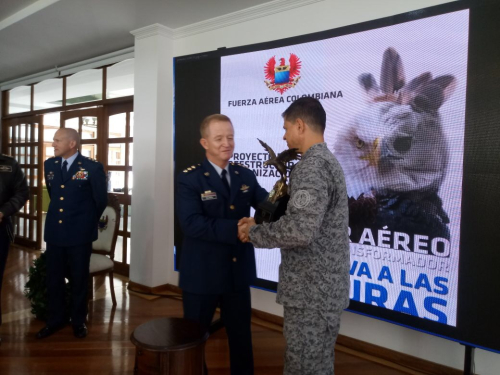 CACOM 2 galardonada con el Premio de Seguridad Aérea