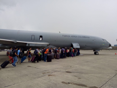 Fuerza Aérea Colombiana transporta colombianos afectados por el Huracán "María"