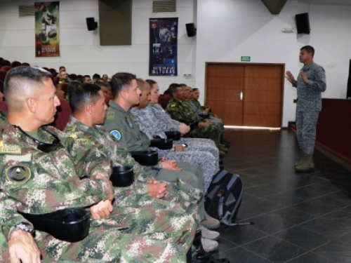 Sargentos Mayores de las Fuerzas Militares conocieron el CACOM 2