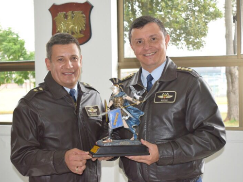 Comandante de la Fuerza Aérea Colombiana en el Comando Aéreo de Mantenimiento   