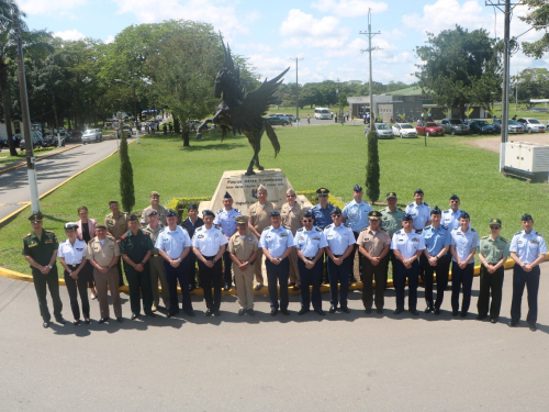 Visita estratégica de agregados militares y adjuntos de defensa 