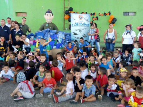 Niñas y niños de Villavicencio celebraron su día con integrantes del CACOM-2