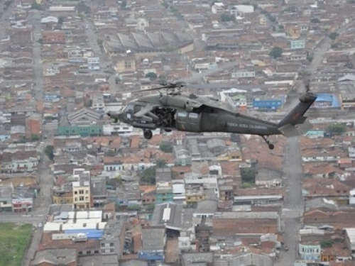 Fuerza Aérea Colombiana realiza reconocimiento y vigilancia aérea sobre la vía Panamericana