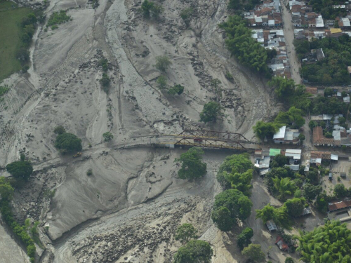 Fuerza Aérea Colombiana monitorea zona afectada en Corinto - Cauca 