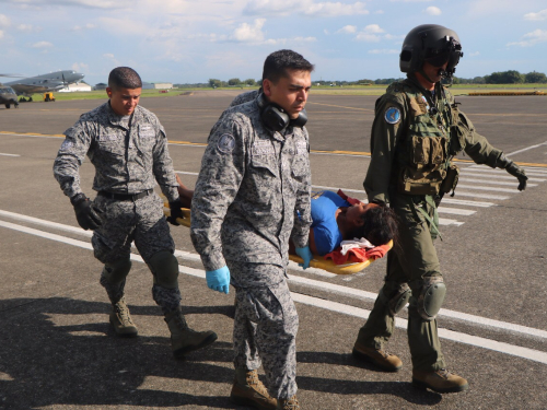 Fuerza Aérea evacuó mujer en embarazo de alto riesgo en el Meta