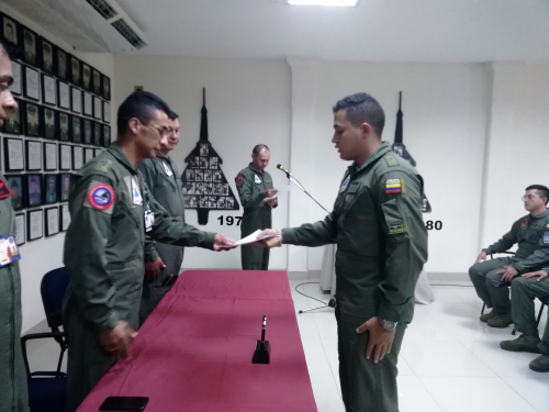 Oficiales del Comando Aéreo de Combate No. 1 realizaron Curso básico de controlador de armas