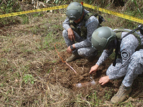 Detonación controlada de munición sin explotar por parte de la Fuerza Aérea y el Ejército Nacional