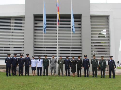 14 Oficiales latinoamericanos inician curso en el Helicóptero TH-67