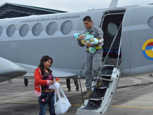 Fuerza Aérea Colombiana realiza misión humanitaria desde el Meta hasta Amazonas