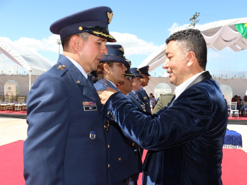 Alcaldía de Tocancipá condecora personal de la Fuerza Aérea Colombiana