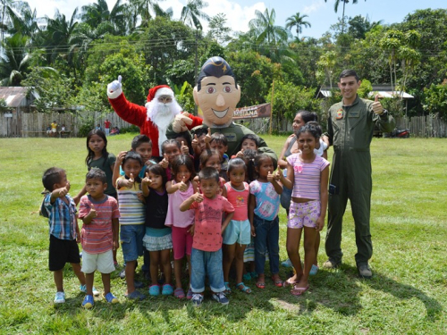 Fuerza Aérea Colombiana apoya comunidad indígena del barrio San Miguel en el departamento  del Amazonas