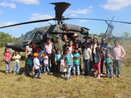 Fuerza Aérea Colombiana apoya comunidad en Vichada